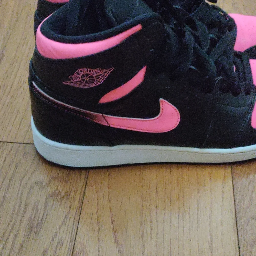 Air Jordan 1 Retro High Sneakers - Black and Pink